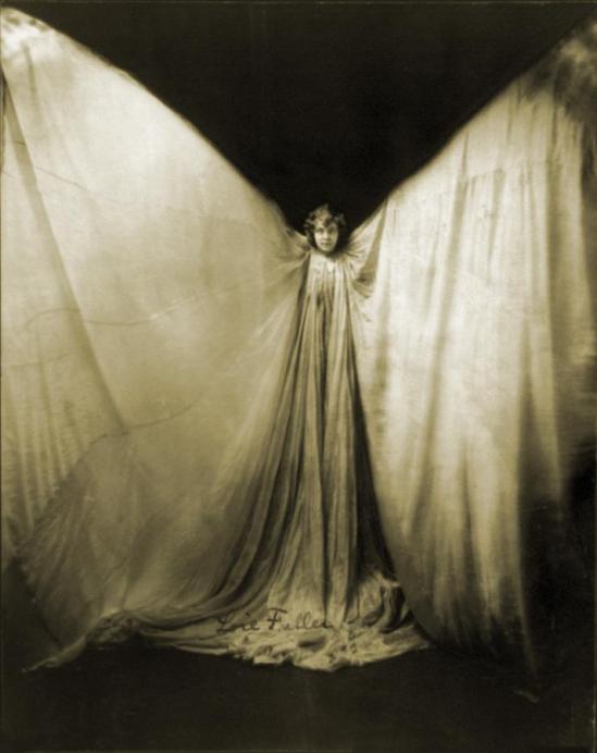 loie-fuller-1862-1928-wearing-large-everett